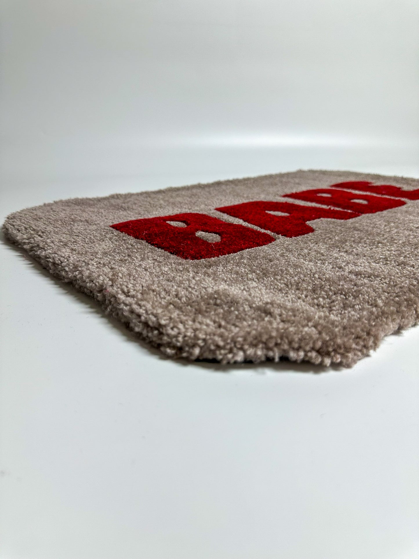 “BABE” Yazılı Kahve El Yapımı Tufting Halı, Paspas