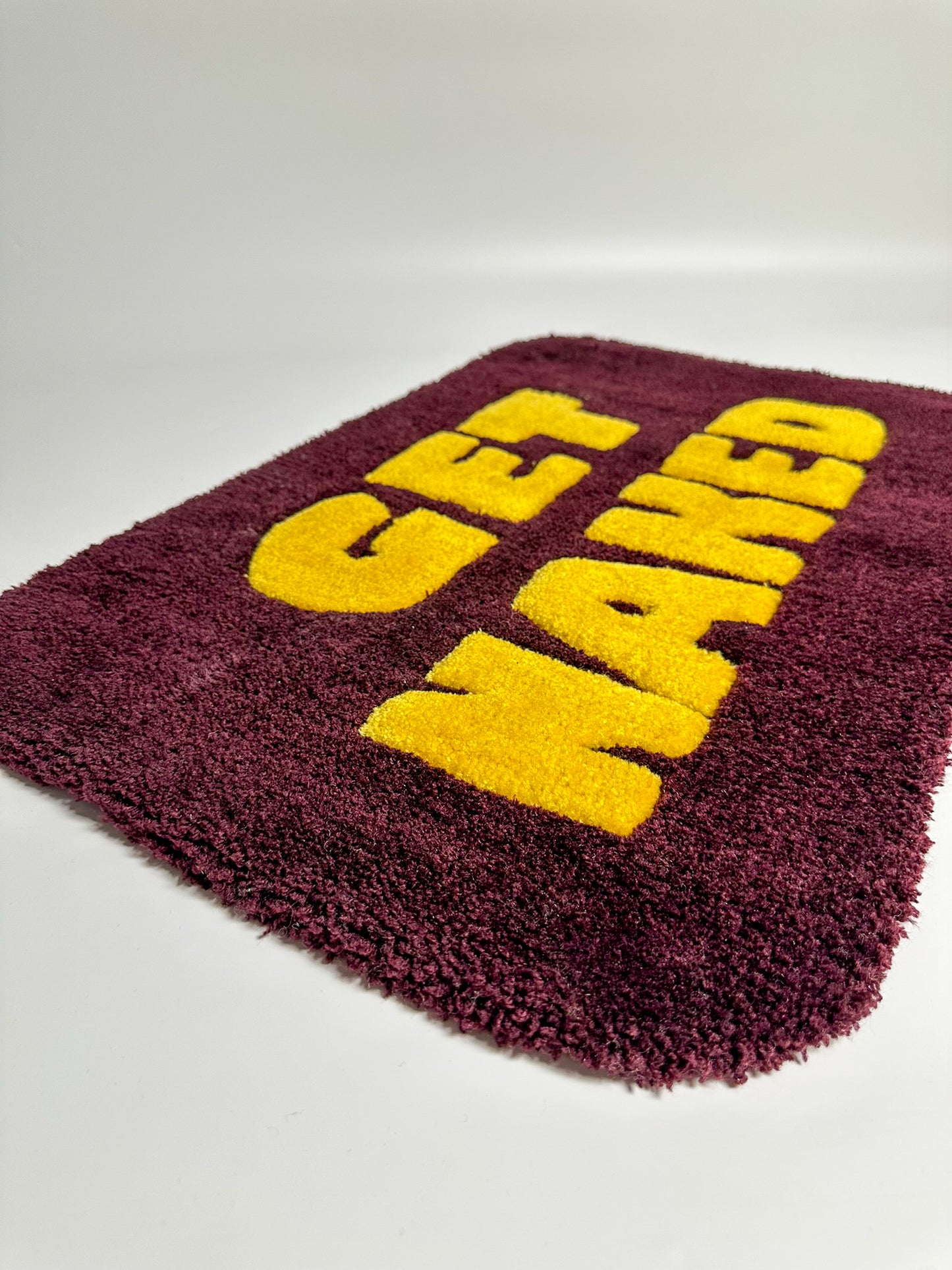 “Get Naked” Yazılı Ten El Yapımı Tufting Halı, Paspas