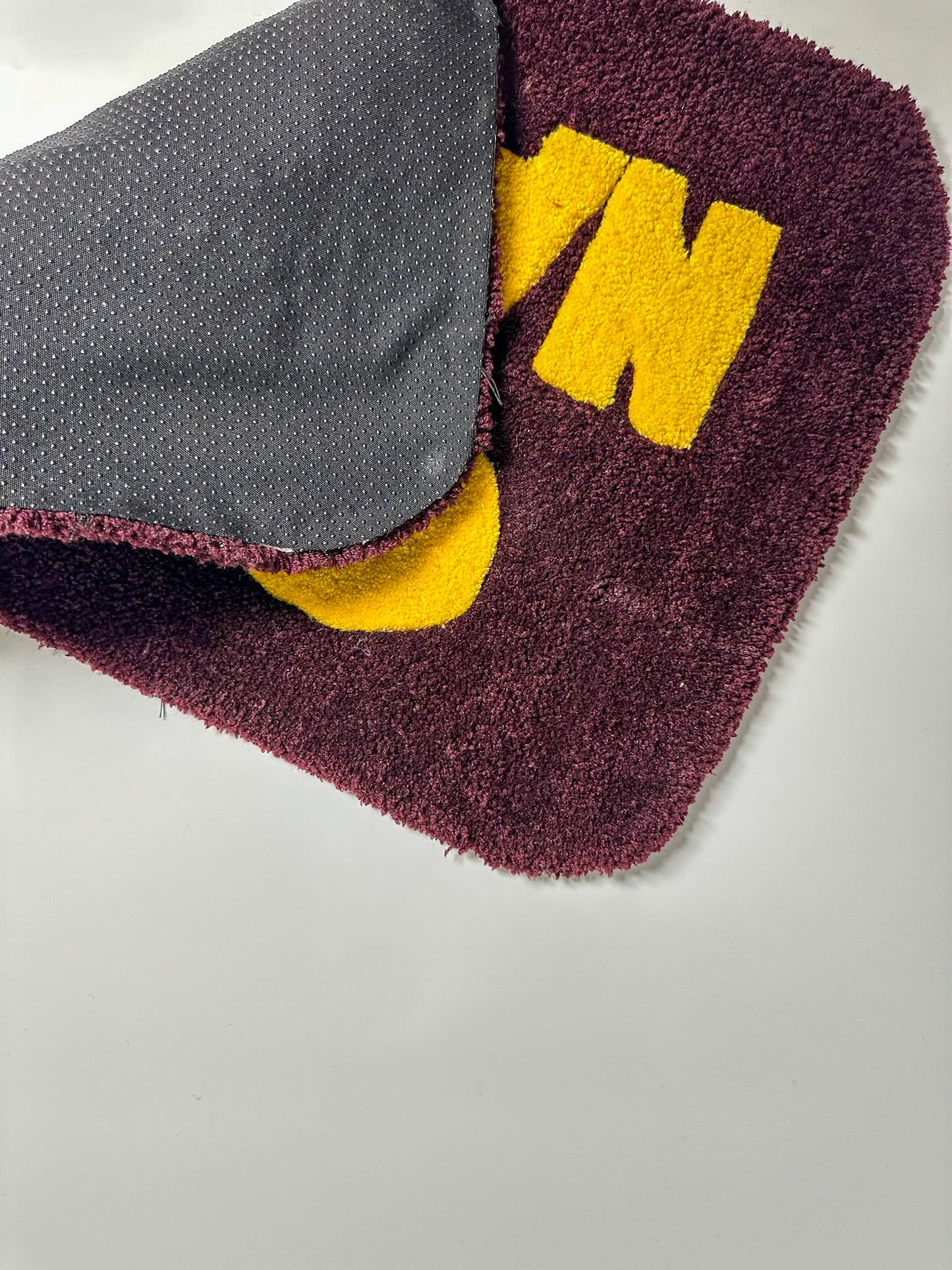 “Get Naked” Yazılı Ten El Yapımı Tufting Halı, Paspas