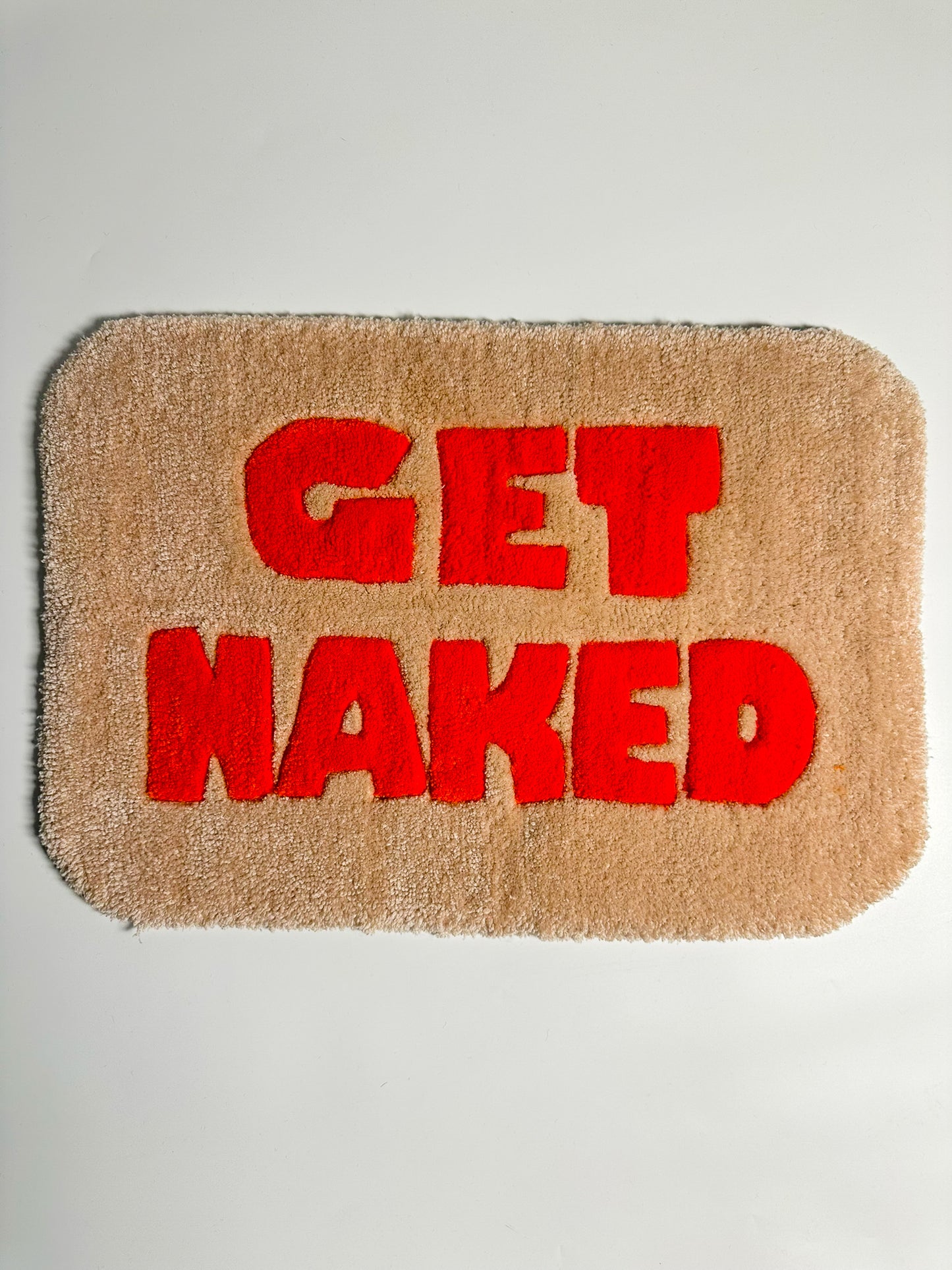 “Get Naked” Yazılı Ten El Yapımı Tufting Halı, Paspas