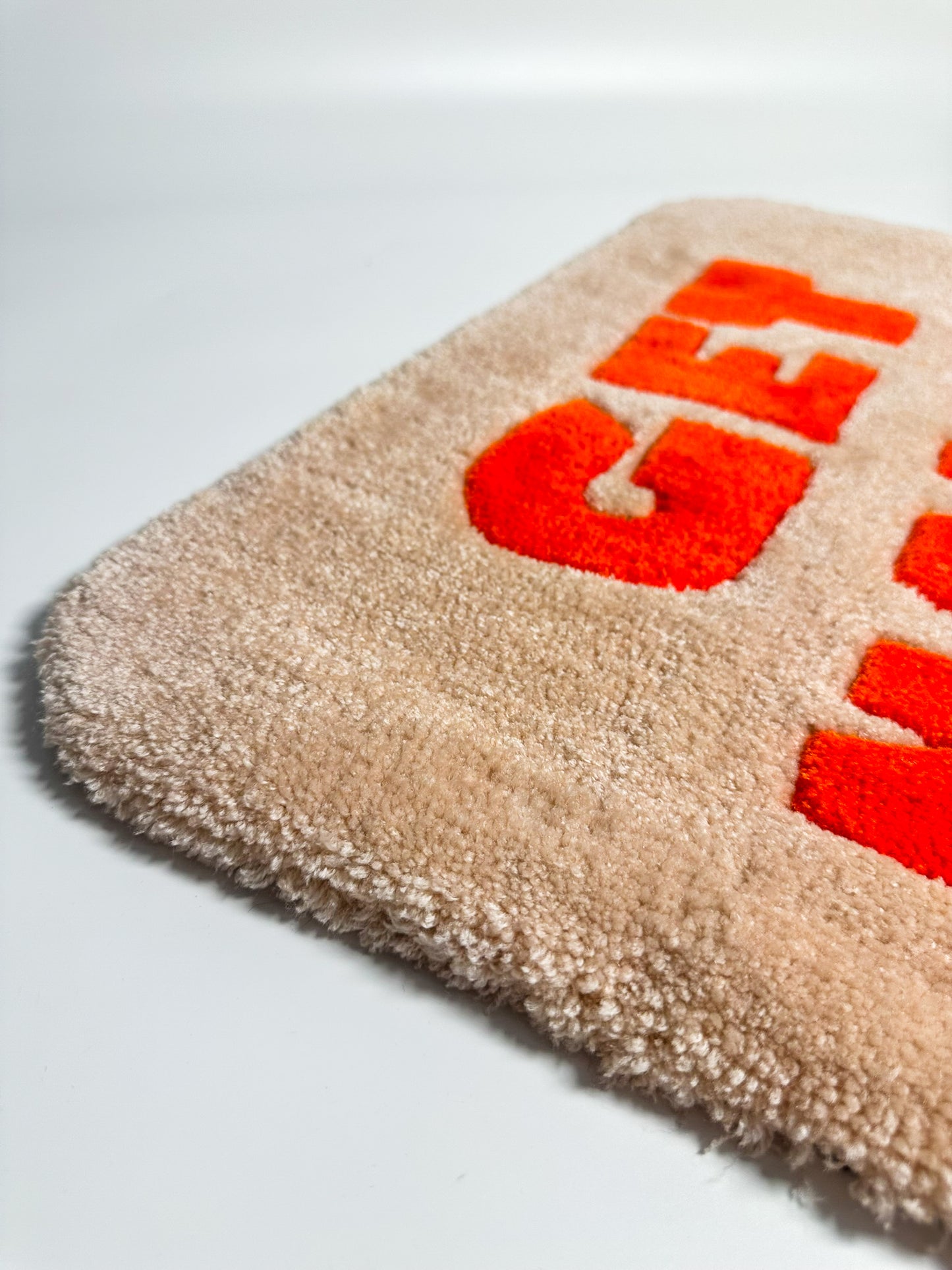 “Get Naked” Yazılı Ten El Yapımı Tufting Halı, Paspas