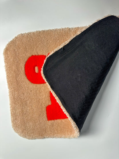 “Get Naked” Yazılı Ten El Yapımı Tufting Halı, Paspas